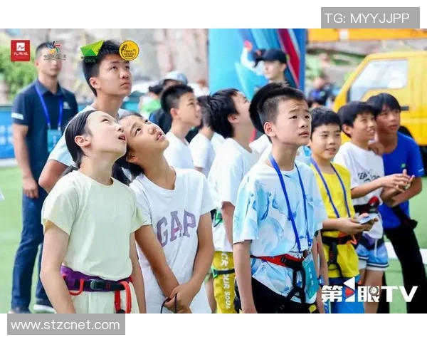 重庆攀岩队在滑板精英赛中的团队协作表现精彩点评与分析 重庆攀岩队在滑板精英赛中的团队协作表现精彩点评与分析